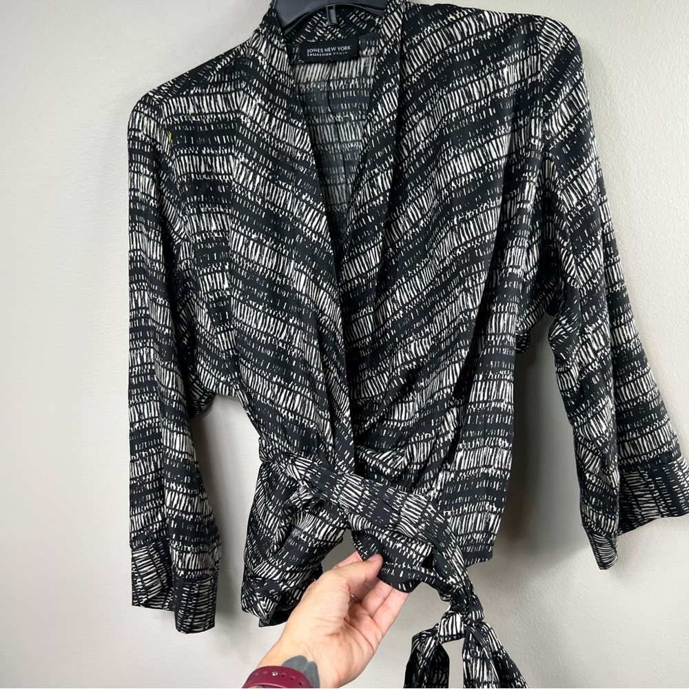 Jones New York Collection 100% silk woman long sleeve wrap style blouse Sz 14W